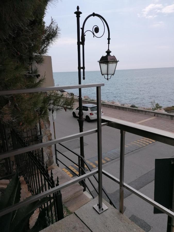 阿拉西奥Cadorna Fronte Mare公寓 外观 照片